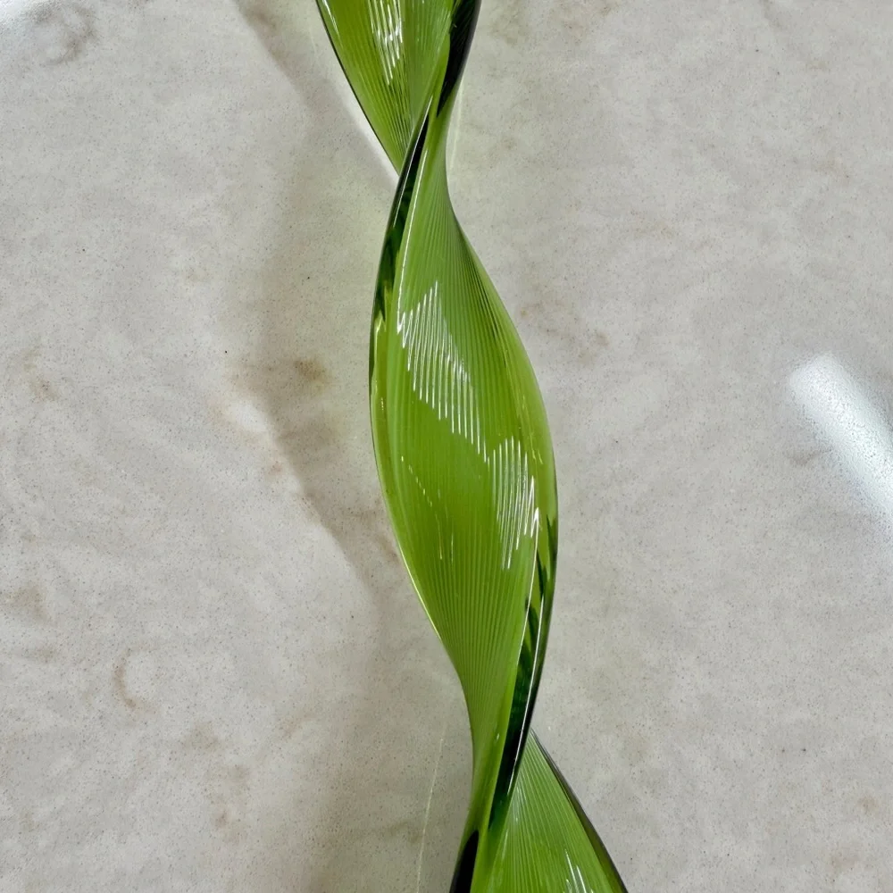 BEAUTIFUL, VINTAGE, HAND-BLOWN LAMPWORKED GLASS FLOWERS.